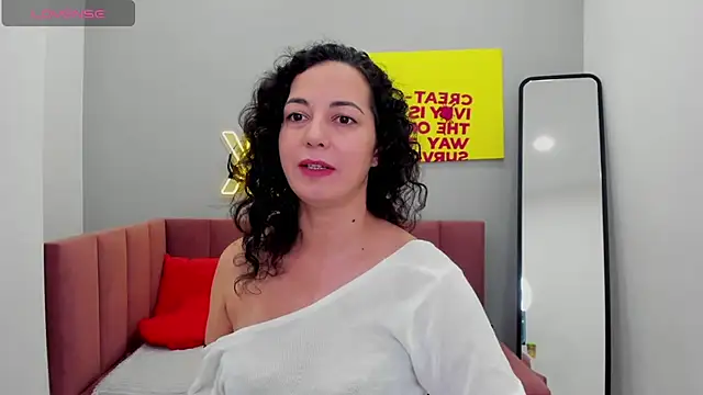 Linda Insatiable online show from 11-18-25, 01:33