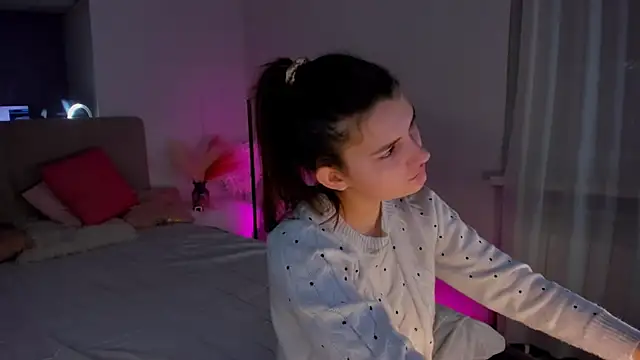 Laura Leee online show from 02-15-25, 06:23