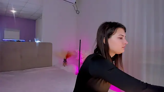 Laura Leee online show from 03-06-25, 06:30