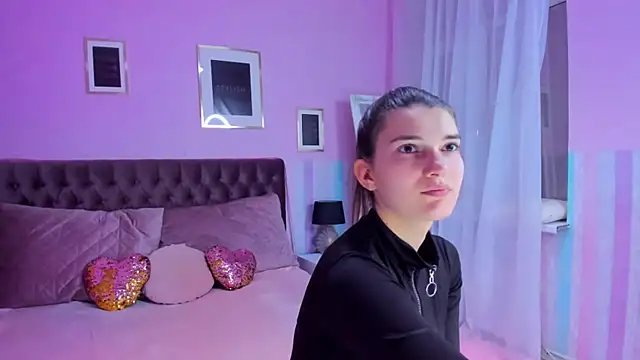 Laura Leee online show from 03-13-25, 06:26