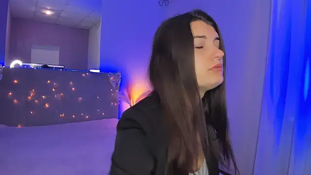 Laura Leee online show from 05-15-26, 04:52