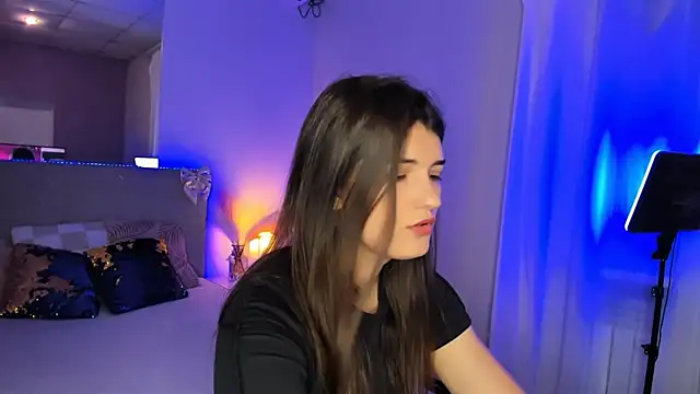 Laura Leee online show from 06-10-26, 05:07