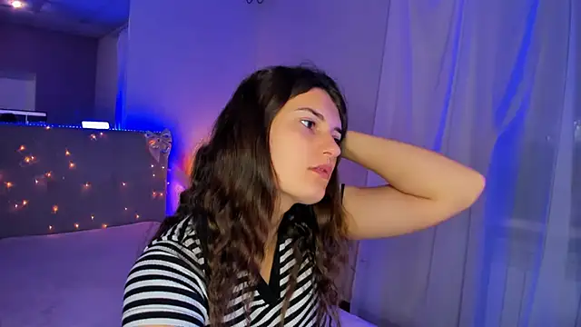 Laura Leee online show from 06-19-26, 04:50