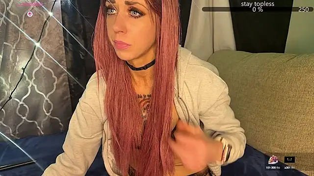 Snapshot of VeronicaRonnieTaylor chatting on 10-09-25, 10:02 VeronicaRonnieTaylor online show from 10-09-25, 10:02