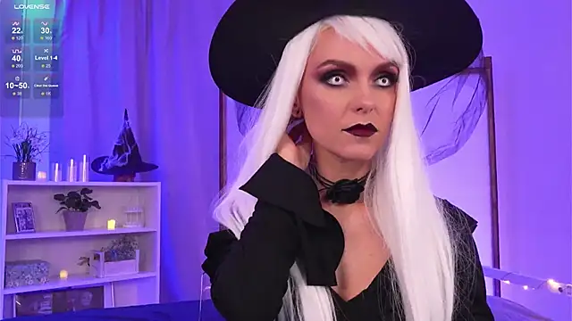 Snapshot of lil_fleur chatting on 10-31-25, 04:52 lil fleur online show from 10-31-25, 04:52