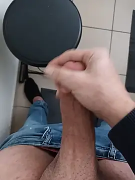 Snapshot of casper0303 chatting on 12-17-24, 09:17 casper0303 online show from 12-17-24, 09:17