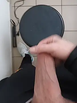 Snapshot of casper0303 chatting on 01-18-25, 01:51 casper0303 online show from 01-18-25, 01:51