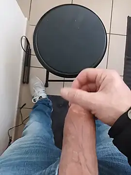 Snapshot of casper0303 chatting on 02-03-25, 01:08 casper0303 online show from 02-03-25, 01:08