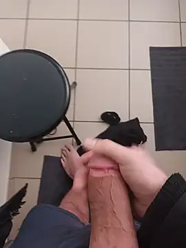 Snapshot of casper0303 chatting on 03-10-25, 09:32 casper0303 online show from 03-10-25, 09:32