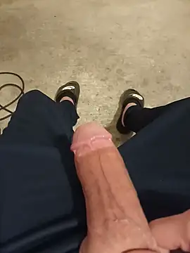 Snapshot of casper0303 chatting on 03-21-25, 10:06 casper0303 online show from 03-21-25, 10:06