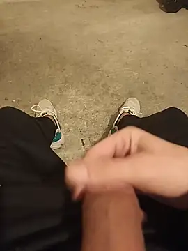 Snapshot of casper0303 chatting on 03-23-25, 02:04 casper0303 online show from 03-23-25, 02:04