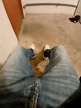 Snapshot of casper0303 chatting on 12-20-25, 04:14 casper0303 online show from 12-20-25, 04:14