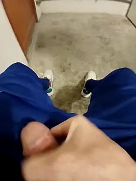 Snapshot of casper0303 chatting on 12-21-25, 10:33 casper0303 online show from 12-21-25, 10:33