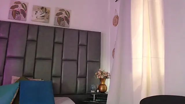 Snapshot of sophiaFoster4u chatting on 02-12-25, 05:37 sophiaFoster4u online show from 02-12-25, 05:37