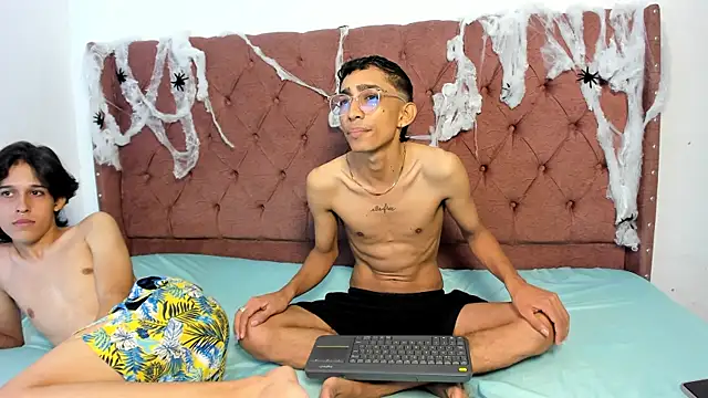 Snapshot of jony_honey chatting on 10-13-25, 01:11 jony honey online show from 10-13-25, 01:11