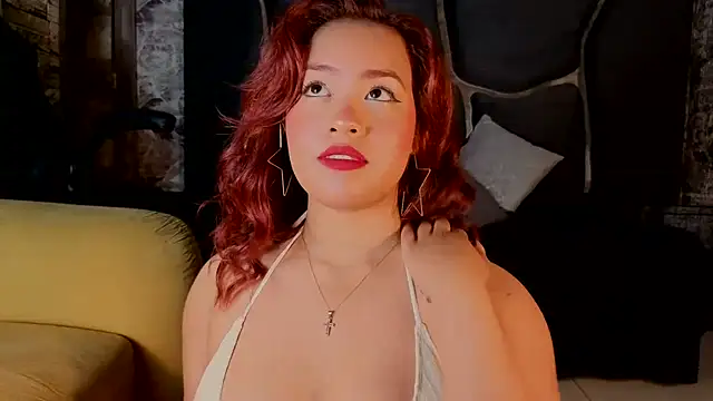 Estrella05  online show from 10-28-25, 05:11