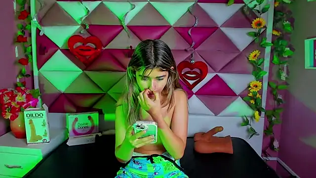 NahomiConnor  online show from 03-18-25, 12:47