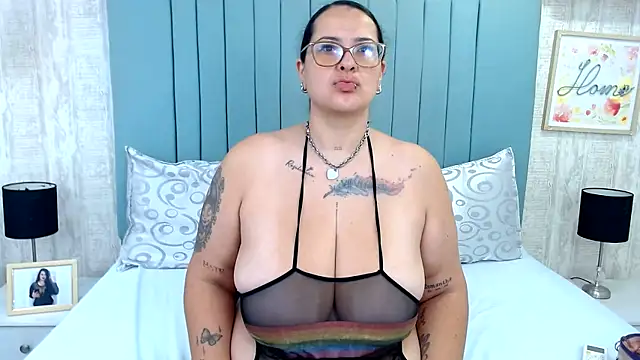KarllaWalker online show from 05-10-26, 11:37