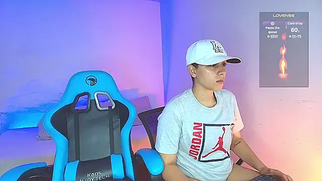 Snapshot of aron_wi chatting on 12-22-24, 01:45 aron wi online show from 12-22-24, 01:45