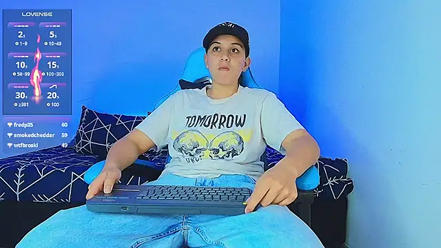 Snapshot of aron_wi chatting on 01-10-25, 01:10 aron wi online show from 01-10-25, 01:10