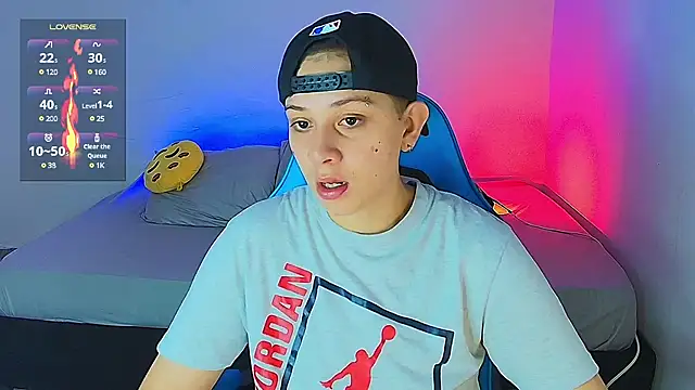 Snapshot of aron_wi chatting on 01-21-25, 11:13 aron wi online show from 01-21-25, 11:13