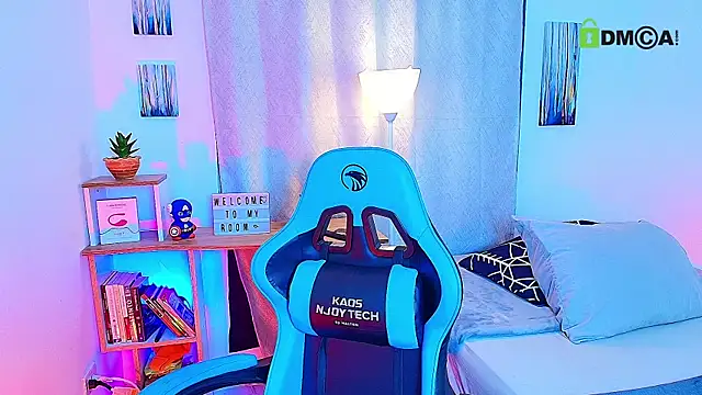 Snapshot of aron_wi chatting on 10-09-25, 12:03 aron wi online show from 10-09-25, 12:03