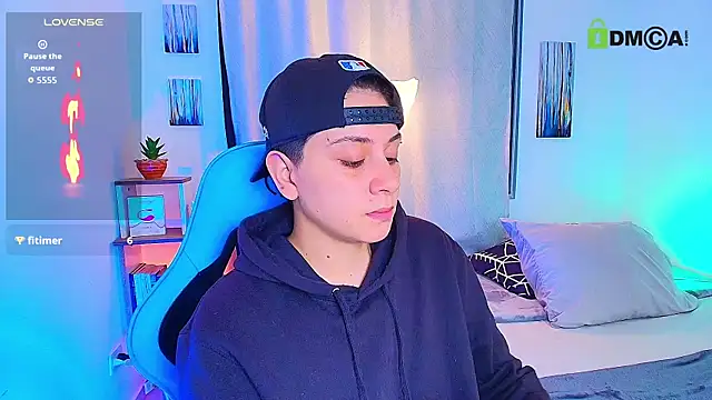 Snapshot of aron_wi chatting on 10-10-25, 03:33 aron wi online show from 10-10-25, 03:33