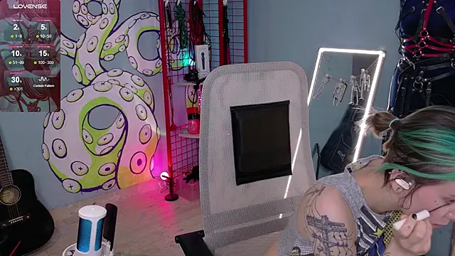 Snapshot of Cumpotik_Eve chatting on 02-12-26, 02:17 Cumpotik Eve online show from 02-12-26, 02:17