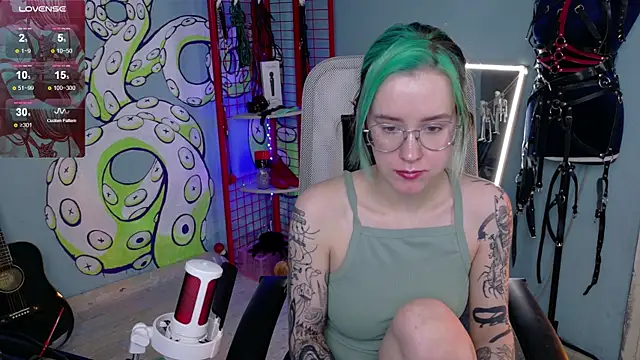 Snapshot of Cumpotik_Eve chatting on 02-14-26, 04:42 Cumpotik Eve online show from 02-14-26, 04:42