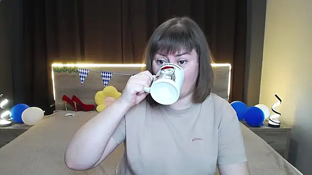 ZannaDreil online show from 10-06-25, 06:05