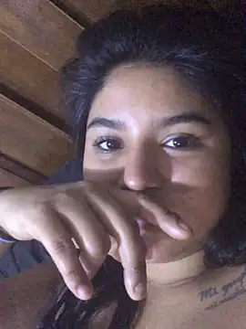 Snapshot of SINUECASTILLO chatting on 03-08-25, 06:37 SINUECASTILLO online show from 03-08-25, 06:37