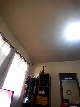 Snapshot of SINUECASTILLO chatting on 10-04-25, 08:51 SINUECASTILLO online show from 10-04-25, 08:51