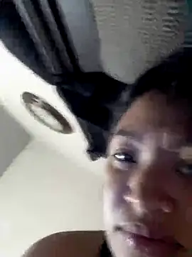 Snapshot of SINUECASTILLO chatting on 10-08-25, 11:30 SINUECASTILLO online show from 10-08-25, 11:30