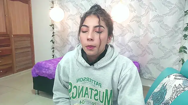 Snapshot of Mya_paris chatting on 12-04-24, 02:53 Mya paris online show from 12-04-24, 02:53