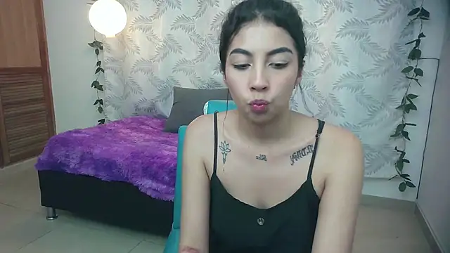 Snapshot of Mya_paris chatting on 12-19-24, 05:07 Mya paris online show from 12-19-24, 05:07