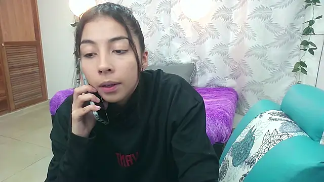 Snapshot of Mya_paris chatting on 12-23-24, 11:39 Mya paris online show from 12-23-24, 11:39