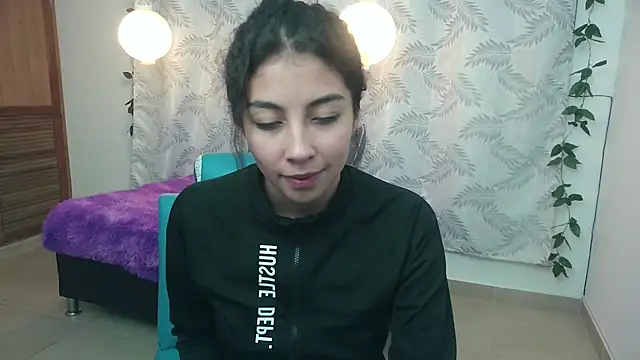 Snapshot of Mya_paris chatting on 01-10-25, 10:36 Mya paris online show from 01-10-25, 10:36