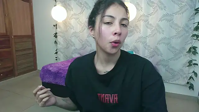 Snapshot of Mya_paris chatting on 01-21-25, 03:48 Mya paris online show from 01-21-25, 03:48