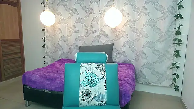 Snapshot of Mya_paris chatting on 01-25-25, 05:07 Mya paris online show from 01-25-25, 05:07