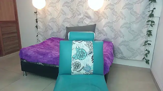 Snapshot of Mya_paris chatting on 01-25-25, 08:10 Mya paris online show from 01-25-25, 08:10