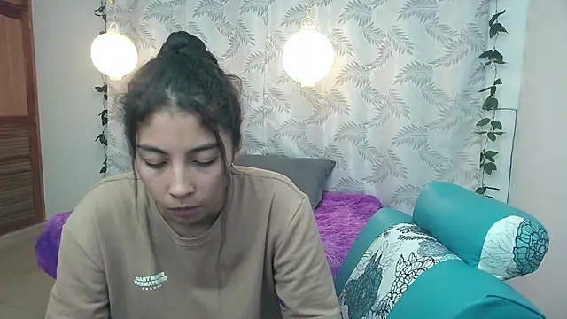 Snapshot of Mya_paris chatting on 01-30-25, 01:33 Mya paris online show from 01-30-25, 01:33