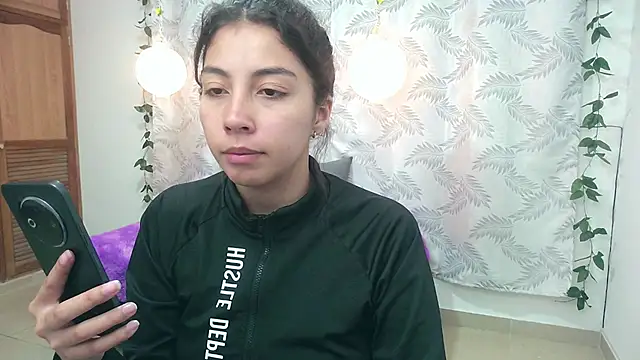Snapshot of Mya_paris chatting on 02-04-25, 10:55 Mya paris online show from 02-04-25, 10:55