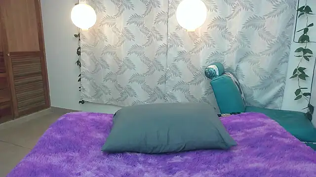 Snapshot of Mya_paris chatting on 02-05-25, 01:58 Mya paris online show from 02-05-25, 01:58