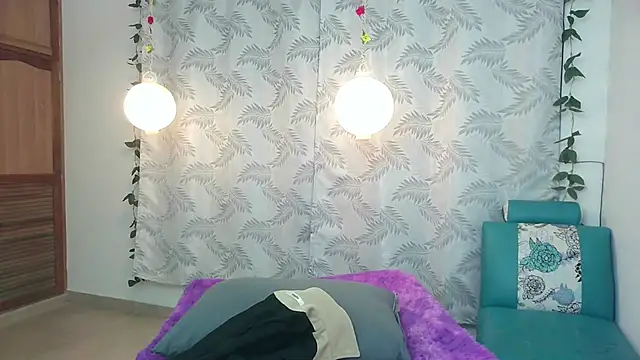 Snapshot of Mya_paris chatting on 02-06-25, 04:21 Mya paris online show from 02-06-25, 04:21