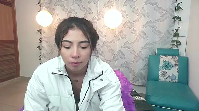 Snapshot of Mya_paris chatting on 02-06-25, 07:24 Mya paris online show from 02-06-25, 07:24
