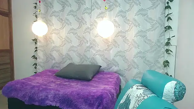 Snapshot of Mya_paris chatting on 02-08-25, 08:52 Mya paris online show from 02-08-25, 08:52