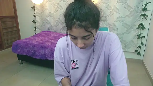 Snapshot of Mya_paris chatting on 02-10-25, 06:20 Mya paris online show from 02-10-25, 06:20