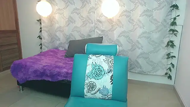 Snapshot of Mya_paris chatting on 02-12-25, 04:23 Mya paris online show from 02-12-25, 04:23