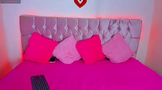 Snapshot of Cristal_moon1 chatting on 12-20-24, 12:30 Cristal moon1 online show from 12-20-24, 12:30