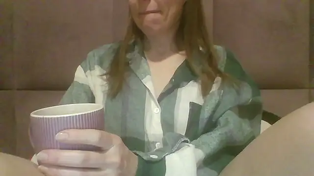 Snapshot of Sladkiegubki chatting on 02-26-25, 03:10 Sladkiegubki online show from 02-26-25, 03:10